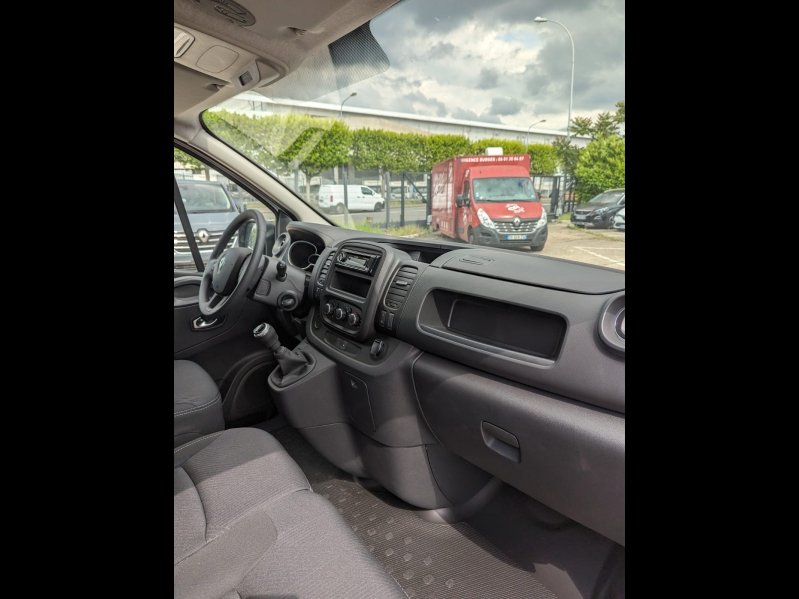 Photo 12 de l’annonce de RENAULT Trafic Fg VUL d’occasion à vendre à CHENNEVIÈRES-SUR-MARNE