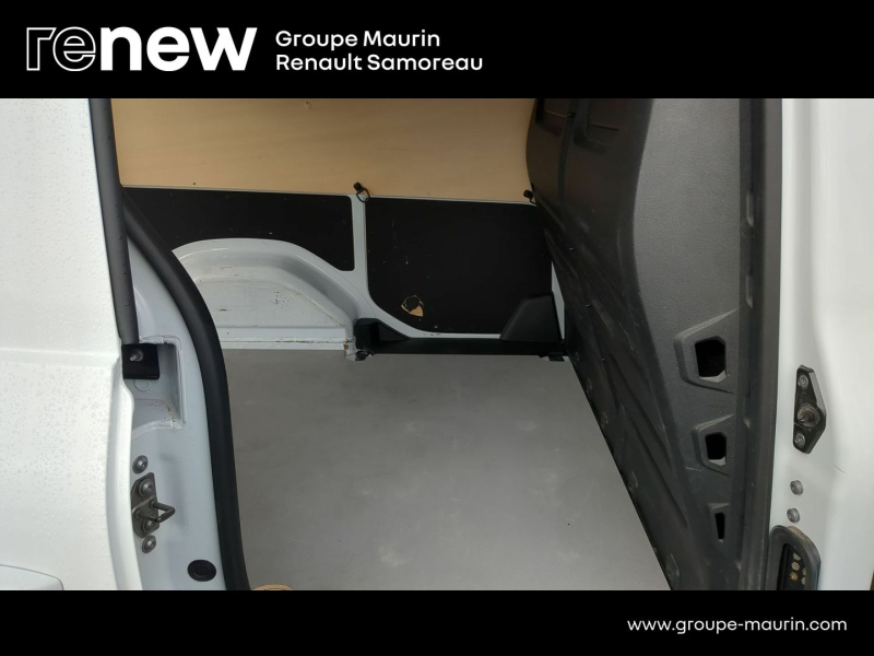 Photo 13 de l’annonce de RENAULT Kangoo Van d’occasion à vendre à FONTAINEBLEAU