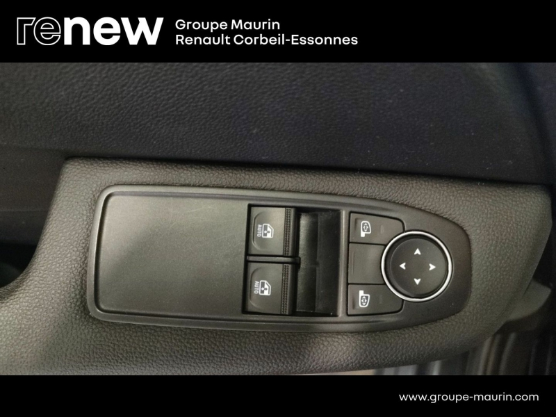 Photo 14 de l’annonce de RENAULT Clio d’occasion à vendre à CORBEIL-ESSONNES