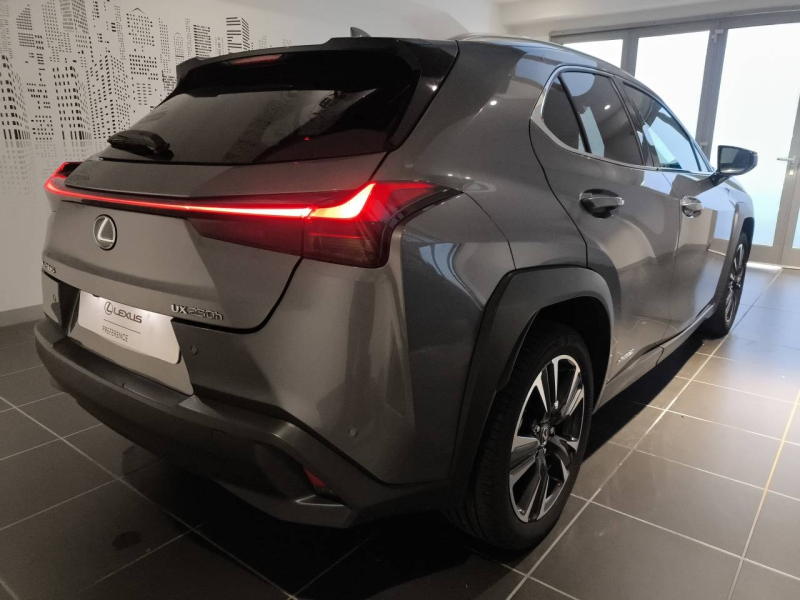 Photo 7 de l’annonce de LEXUS UX d’occasion à vendre à AUBIÈRE