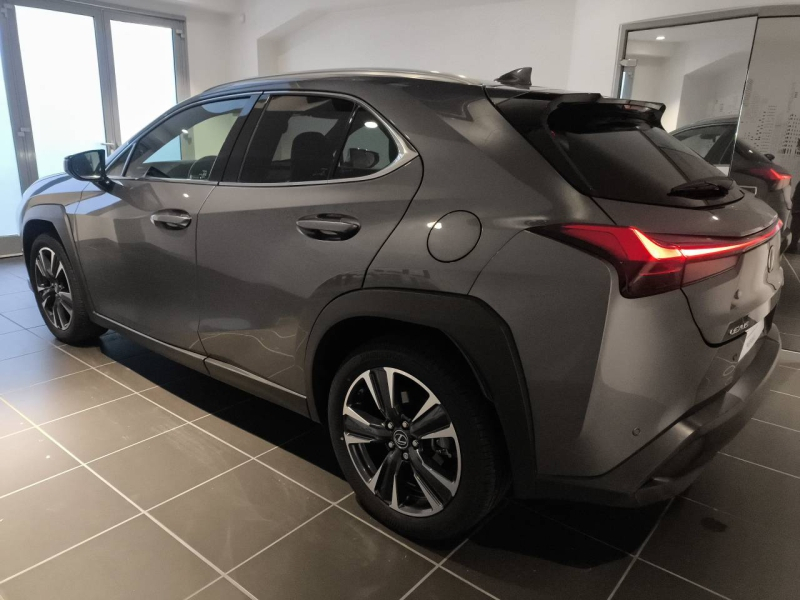 Photo 8 de l’annonce de LEXUS UX d’occasion à vendre à AUBIÈRE