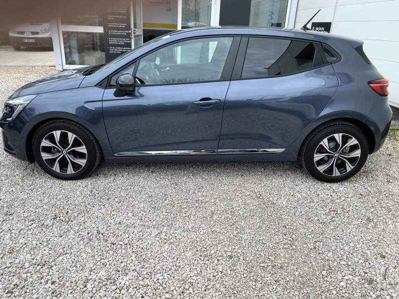 Photo 5 de l’annonce de RENAULT Clio d’occasion à vendre à CHAMPIGNY-SUR-MARNE