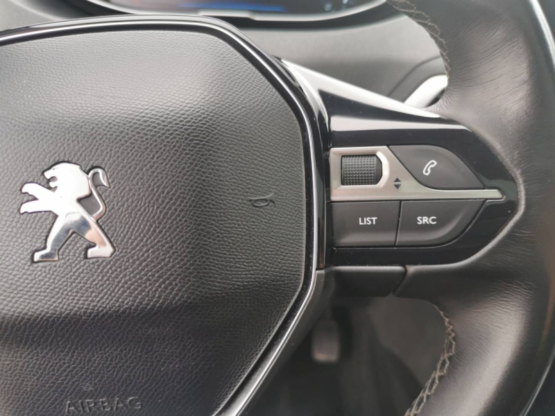 Photo 12 de l’annonce de PEUGEOT 3008 d’occasion à vendre à AUBAGNE