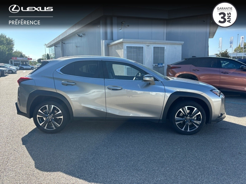 Photo 17 de l’annonce de LEXUS UX d’occasion à vendre à MONTFAVET