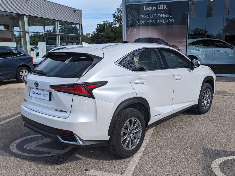 Photo 4 de l’annonce de LEXUS NX d’occasion à vendre à MONTFAVET