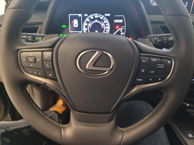 Photo 16 de l’annonce de LEXUS UX d’occasion à vendre à MONTFAVET