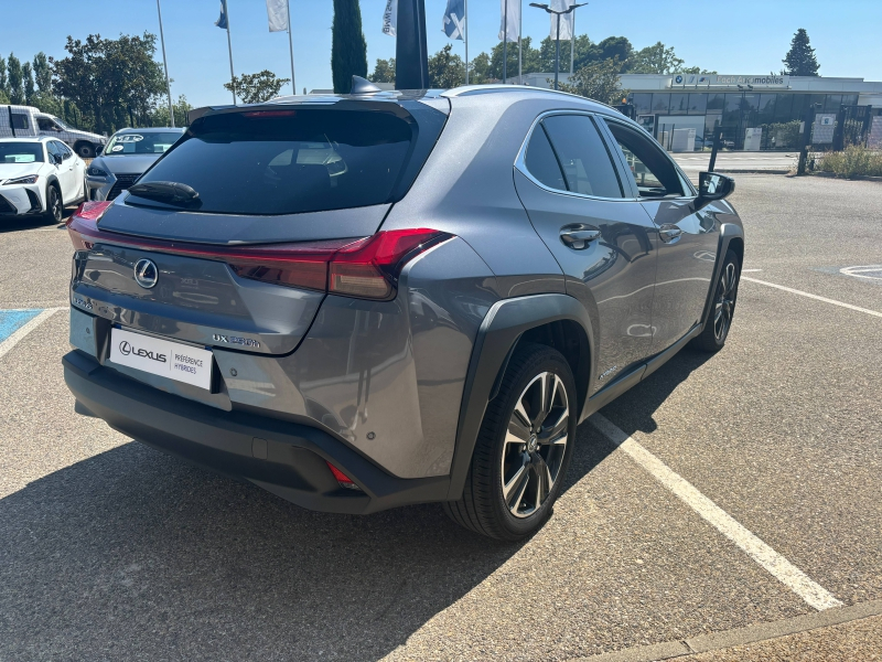 Photo 10 de l’annonce de LEXUS UX d’occasion à vendre à MONTFAVET