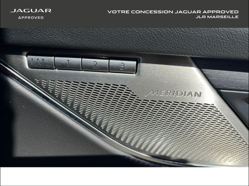 Photo 19 de l’annonce de JAGUAR F-Pace d’occasion à vendre à MARSEILLE