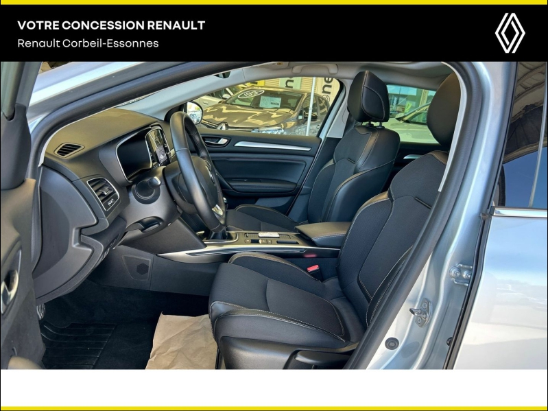 Photo 12 de l’annonce de RENAULT Megane d’occasion à vendre à CORBEIL-ESSONNES