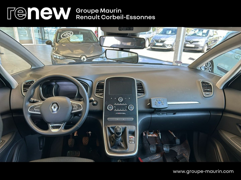 Photo 16 de l’annonce de RENAULT Grand Scenic d’occasion à vendre à CORBEIL-ESSONNES