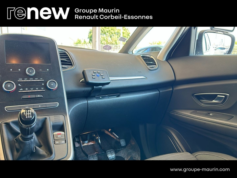 Photo 18 de l’annonce de RENAULT Grand Scenic d’occasion à vendre à CORBEIL-ESSONNES