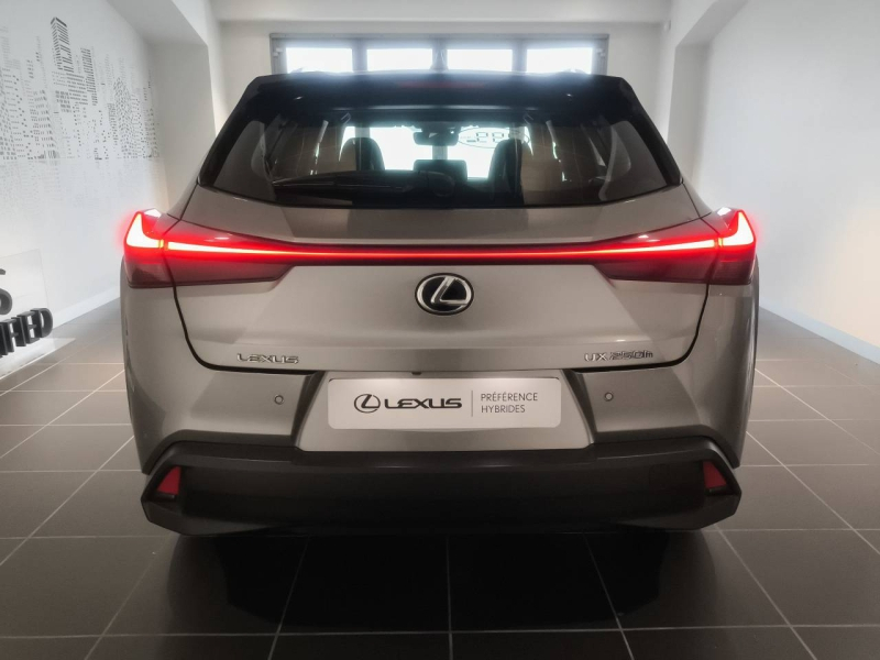 Photo 5 de l’annonce de LEXUS UX d’occasion à vendre à AUBIÈRE