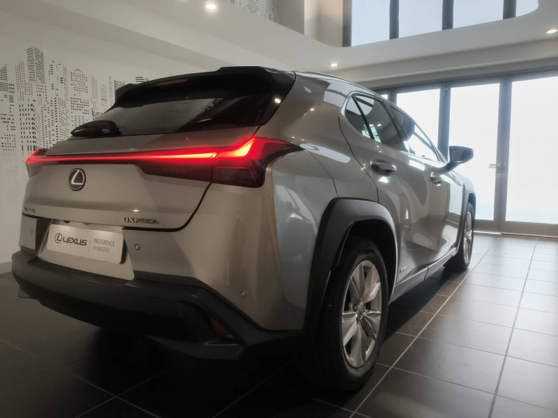 Photo 6 de l’annonce de LEXUS UX d’occasion à vendre à AUBIÈRE