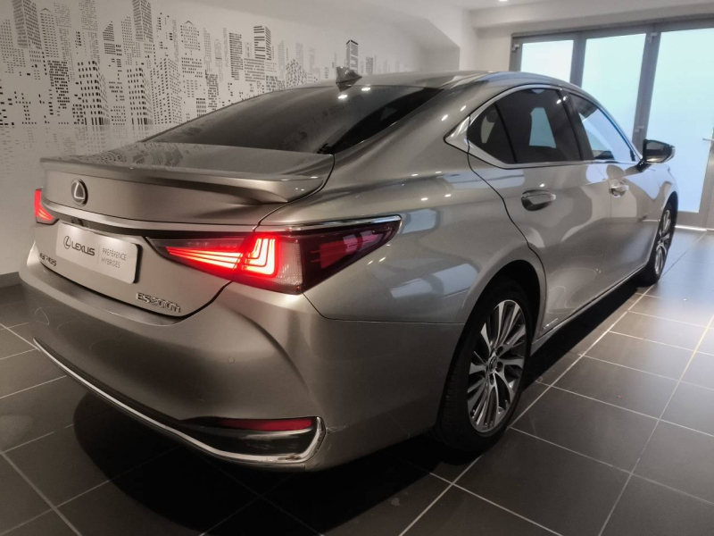 Photo 5 de l’annonce de LEXUS ES d’occasion à vendre à AUBIÈRE