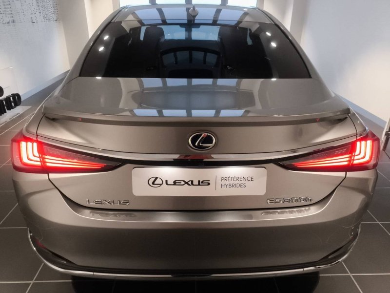 Photo 6 de l’annonce de LEXUS ES d’occasion à vendre à AUBIÈRE