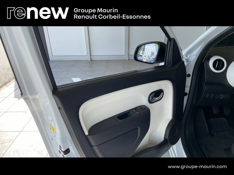 Photo 15 de l’annonce de RENAULT Twingo d’occasion à vendre à CORBEIL-ESSONNES