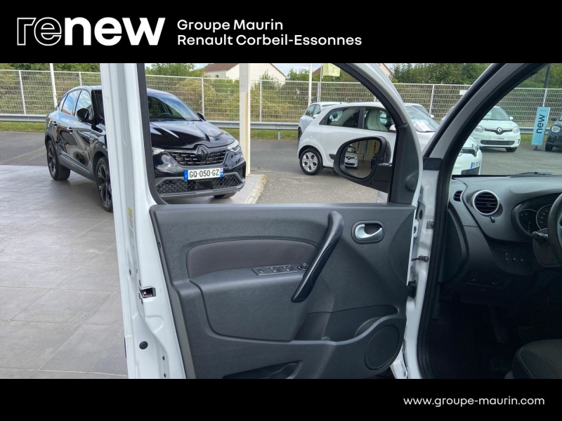 Photo 13 de l’annonce de RENAULT Kangoo d’occasion à vendre à CORBEIL-ESSONNES