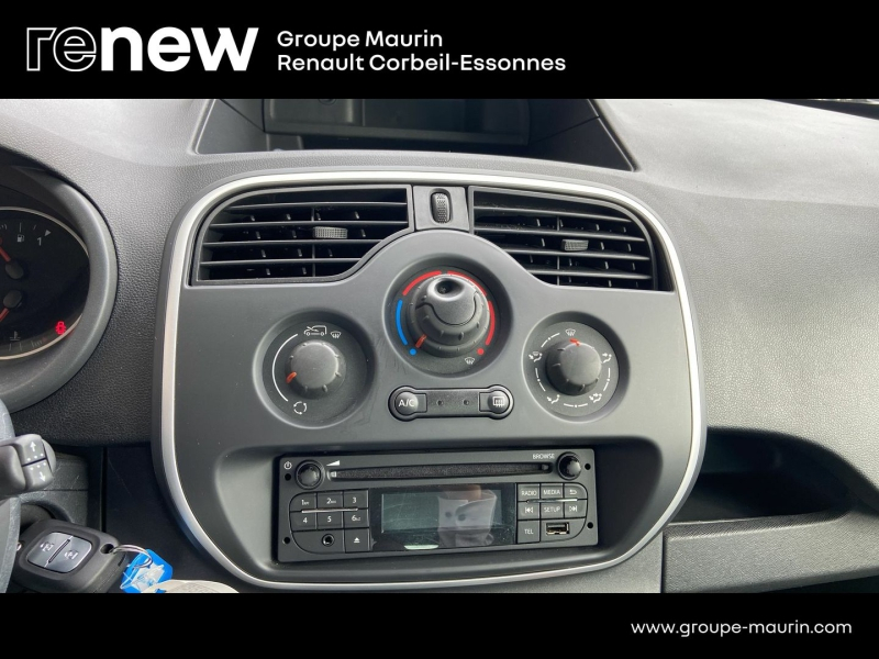 Photo 12 de l’annonce de RENAULT Kangoo d’occasion à vendre à CORBEIL-ESSONNES