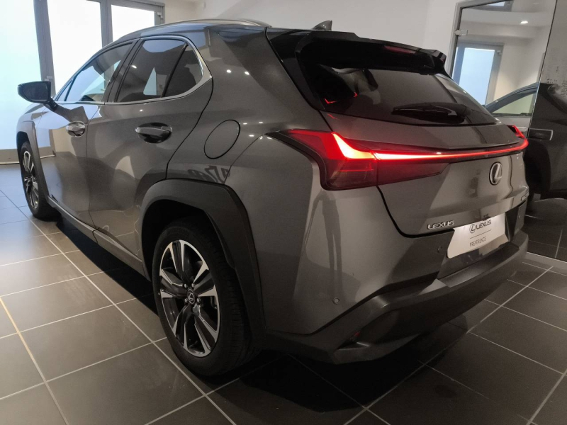 Photo 4 de l’annonce de LEXUS UX d’occasion à vendre à AUBIÈRE