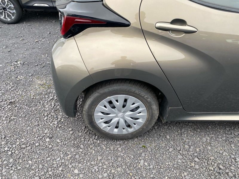 Photo 16 de l’annonce de TOYOTA Yaris d’occasion à vendre à AUBIÈRE