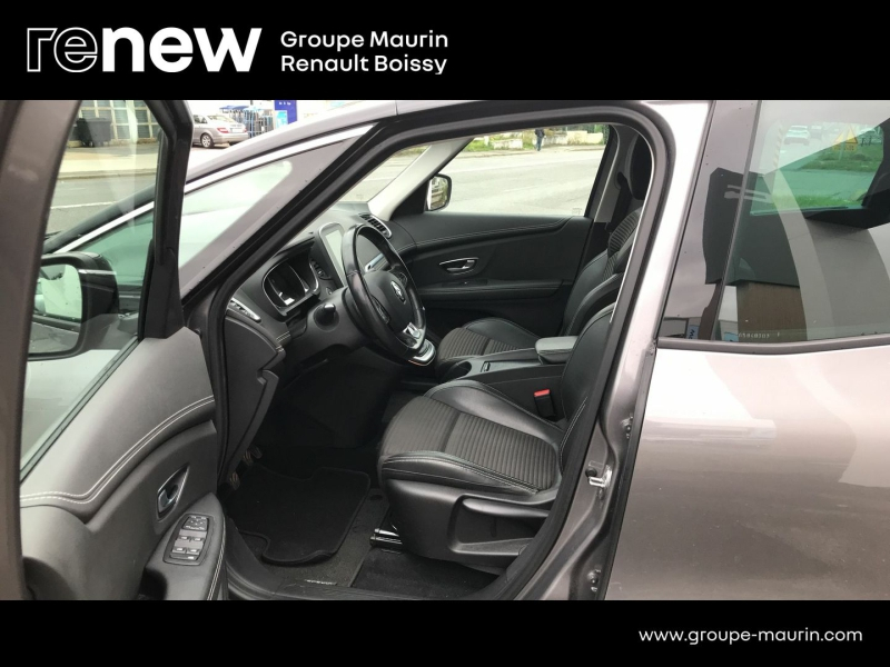 Photo 10 de l’annonce de RENAULT Grand Scenic d’occasion à vendre à BOISSY-SAINT-LÉGER