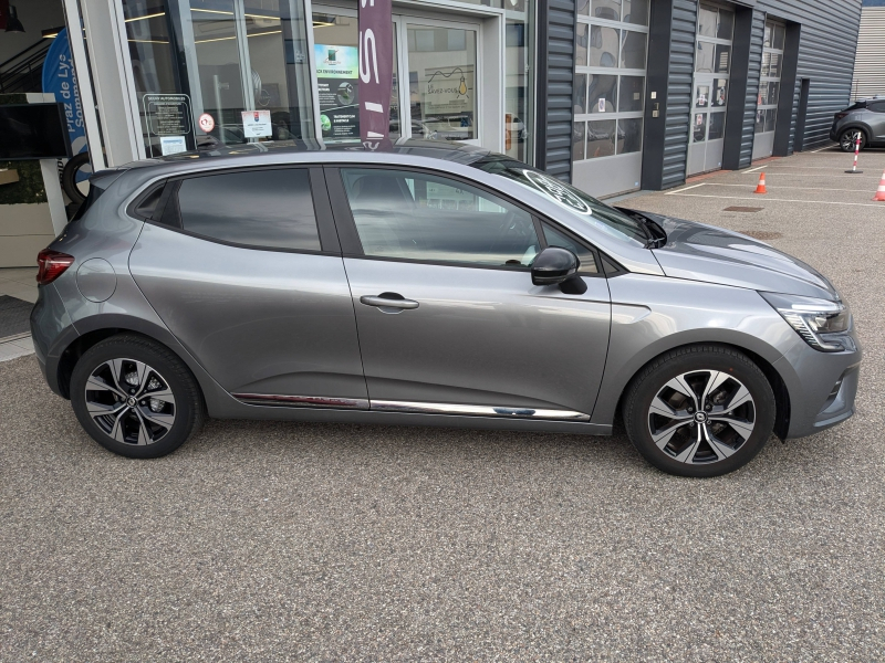 Photo 20 de l’annonce de RENAULT Clio d’occasion à vendre à ANNEMASSE