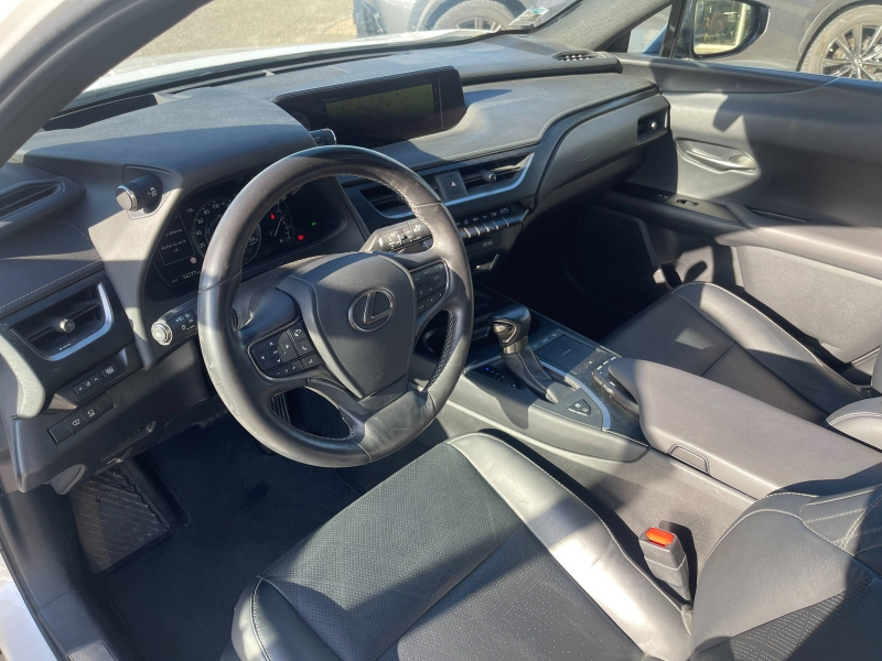 Photo 13 de l’annonce de LEXUS UX d’occasion à vendre à MONTFAVET