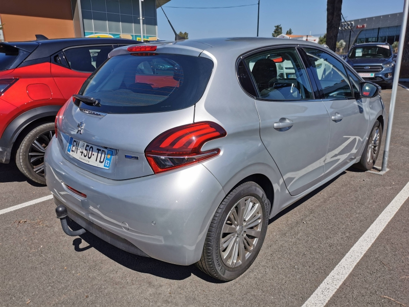 Photo 10 de l’annonce de PEUGEOT 208 d’occasion à vendre à FRÉJUS