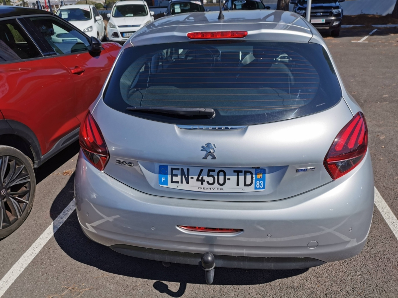 Photo 13 de l’annonce de PEUGEOT 208 d’occasion à vendre à FRÉJUS