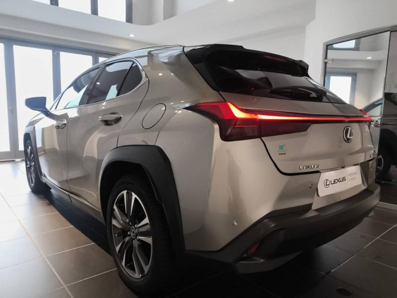 Photo 4 de l’annonce de LEXUS UX d’occasion à vendre à AUBIÈRE