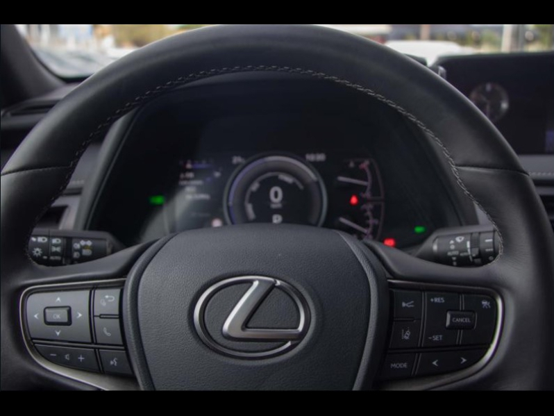 Photo 9 de l’annonce de LEXUS UX d’occasion à vendre à LATTES