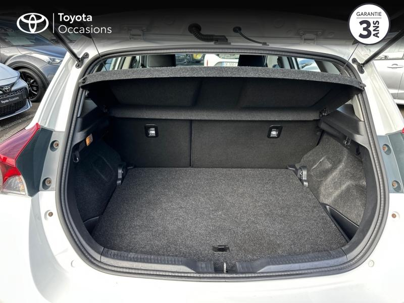 Photo 10 de l’annonce de TOYOTA Auris d’occasion à vendre à AUBIÈRE