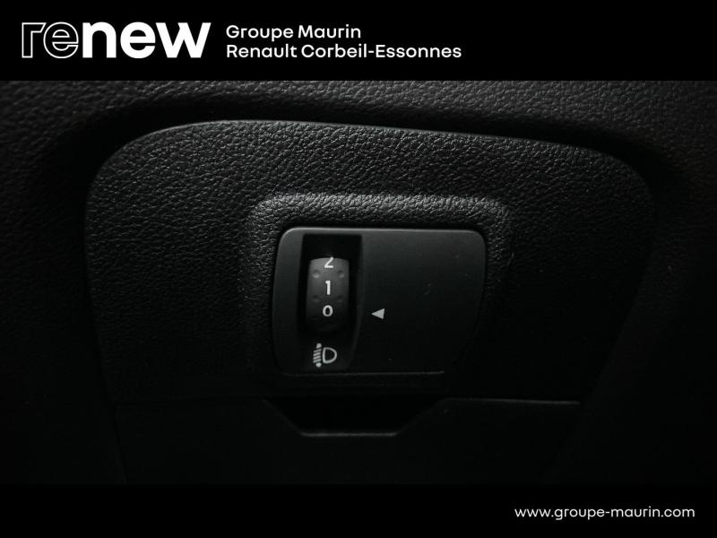 Photo 18 de l’annonce de RENAULT Grand Scenic d’occasion à vendre à CORBEIL-ESSONNES