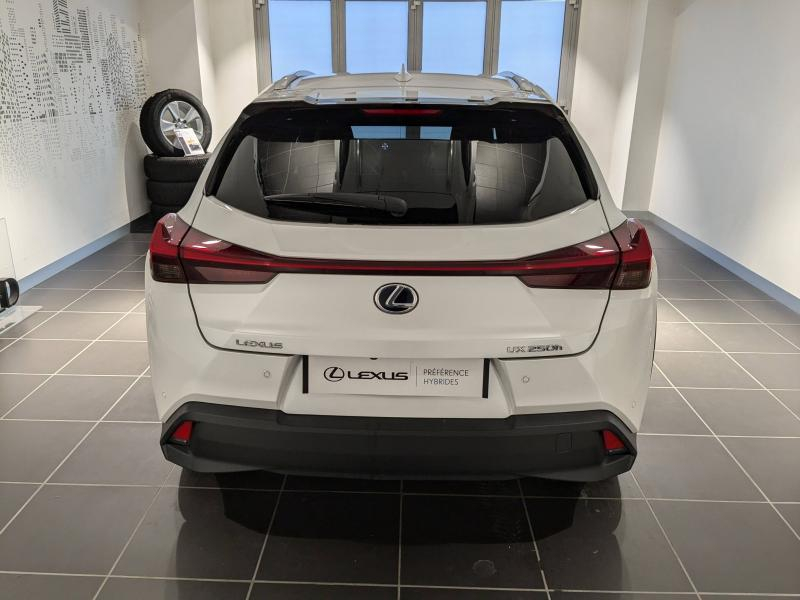 Photo 9 de l’annonce de LEXUS UX d’occasion à vendre à AUBIÈRE