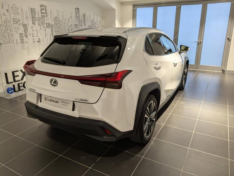 Photo 10 de l’annonce de LEXUS UX d’occasion à vendre à AUBIÈRE