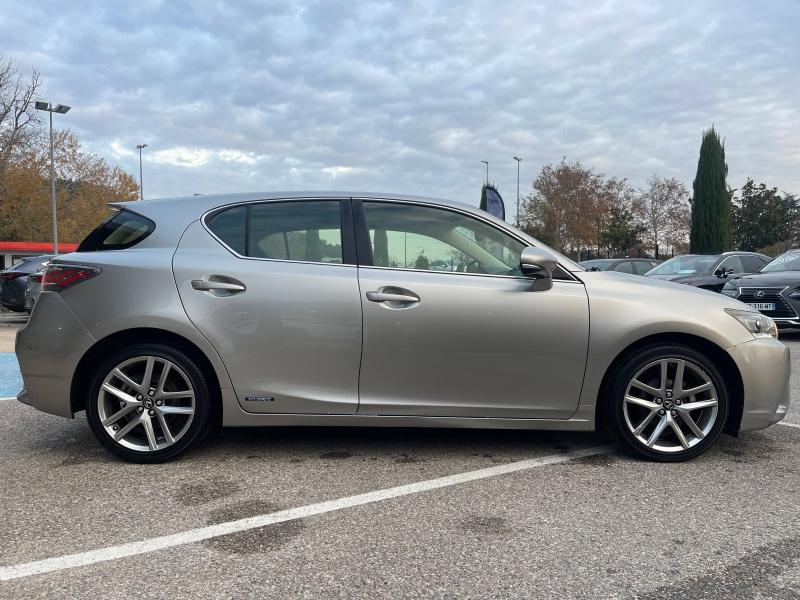 Photo 6 de l’annonce de LEXUS CT d’occasion à vendre à MONTFAVET