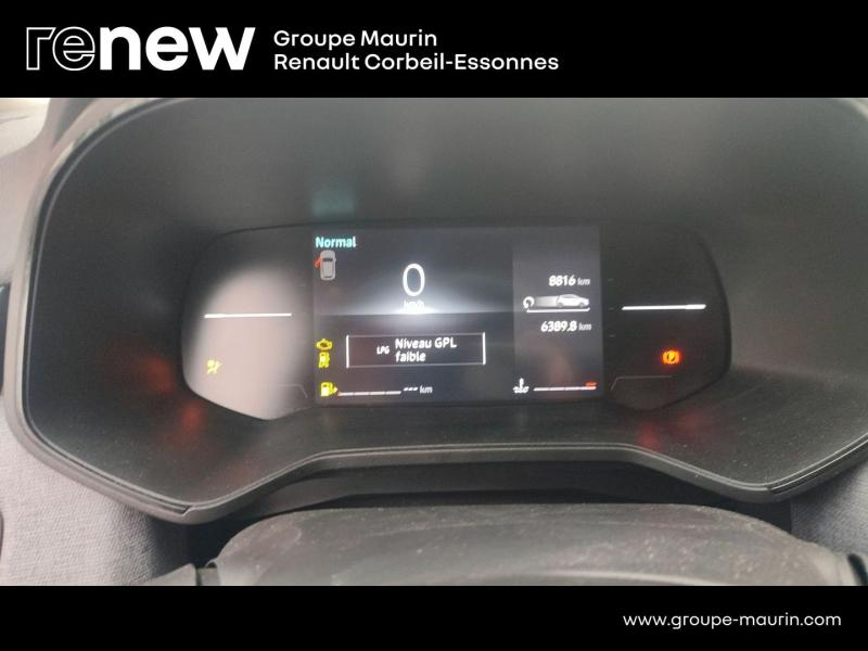 Photo 15 de l’annonce de RENAULT Clio d’occasion à vendre à CORBEIL-ESSONNES