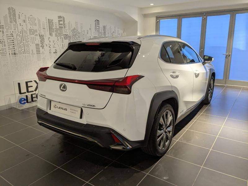 Photo 15 de l’annonce de LEXUS UX d’occasion à vendre à AUBIÈRE