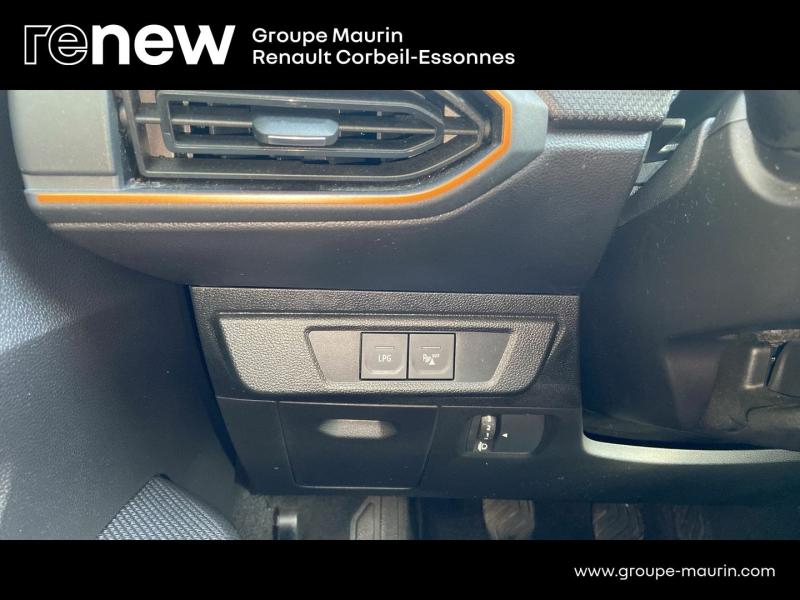 Photo 19 de l’annonce de DACIA Sandero d’occasion à vendre à CORBEIL-ESSONNES